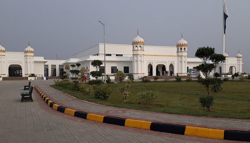Le terminal d'immigration du Corridor de Kartarpour, côté pakistanais Le terminal d'immigration du Corridor de Kartarpour, côté pakistanais / ©Guglani, CC BY-SA 4.0 Wikimedia Commons