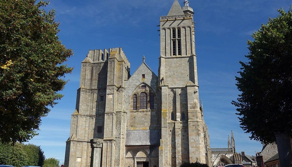 Cathédrale Saint-Samson à Dol-de-Bretagne Cathédrale Saint-Samson à Dol-de-Bretagne / ©Erwan Corre, CC BY-SA 4.0 via Wikimedia Commons