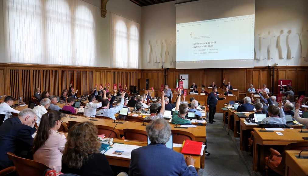 A Neuchâtel, après des débats passionnés, les délégués des Eglises réformées de Suisse ont décidé de contredire le projet d’enquête soumis par leur Exécutif. A Neuchâtel, après des débats passionnés, les délégués des Eglises réformées de Suisse ont décidé de contredire le projet d’enquête soumis par leur Exécutif. / EERS