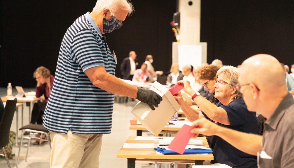 Les délégués au Synode des Eglises réformées Berne-Jura-Soleure se sont réunis les 18 et 19 août à Berne pour leur session d'été. Les délégués au Synode des Eglises réformées Berne-Jura-Soleure se sont réunis les 18 et 19 août à Berne pour leur session d'été. / © Michael Stahl