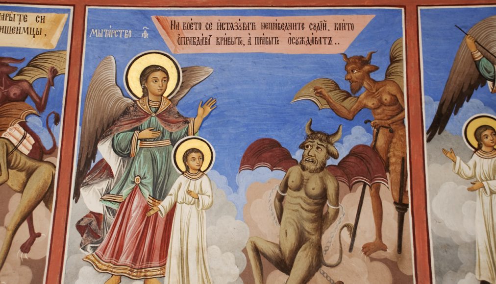 Créatures démoniaques et angéliques peintes dans l'église centrale du monastère de Rila, en Bulgarie. Créatures démoniaques et angéliques peintes dans l'église centrale du monastère de Rila, en Bulgarie. / IStock