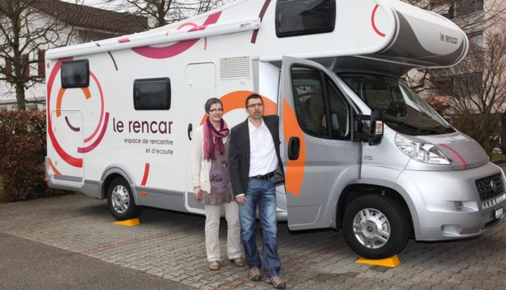 Le "Rencar", espace dʹaccueil et dʹécoute qui sillonne les routes jurassiennes Le "Rencar", espace dʹaccueil et dʹécoute qui sillonne les routes jurassiennes / ©rencar.ch/DR