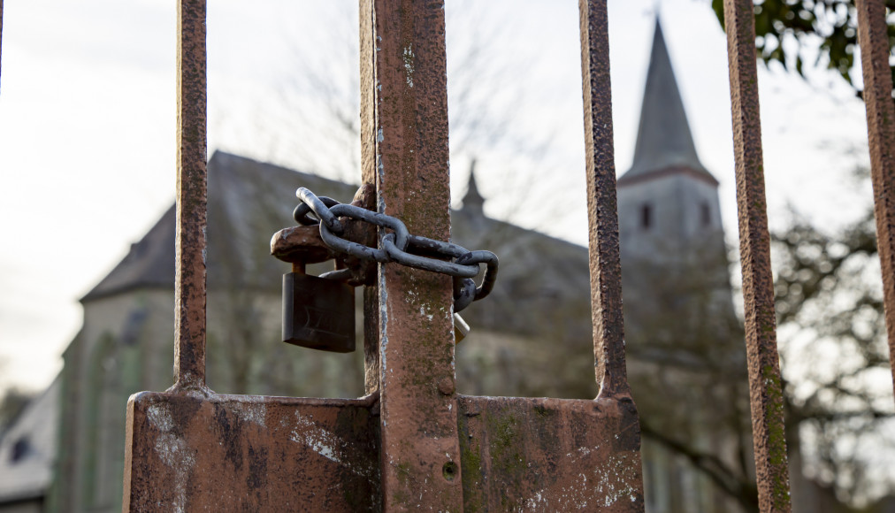 Mercredi 25 janvier, le Synode de l’Église réformée évangélique de Neuchâtel devra se positionner face à la demande de son Exécutif visant à clarifier l’usage de ses temples, en interdisant notamment la tenue en leur sein de cérémonies laïques. Mercredi 25 janvier, le Synode de l’Église réformée évangélique de Neuchâtel devra se positionner face à la demande de son Exécutif visant à clarifier l’usage de ses temples, en interdisant notamment la tenue en leur sein de cérémonies laïques. / IStock