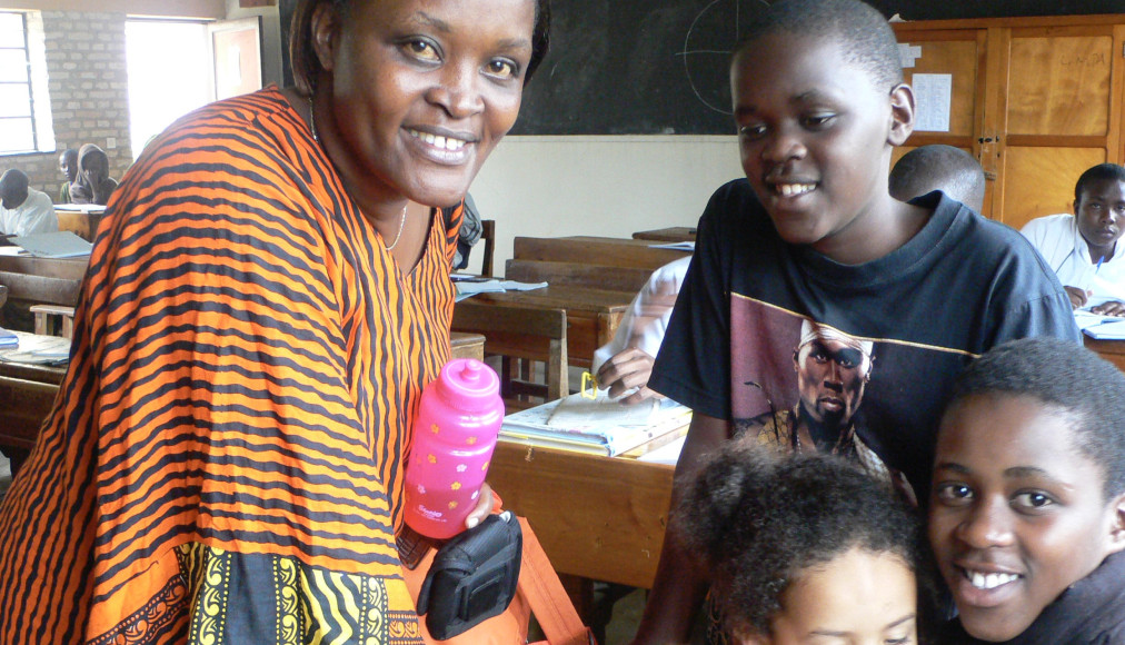 Grâce à toi, je crois toujours au Rwanda Grâce à toi, je crois toujours au Rwanda / Aurélie MUKAMULISA, rwandaise, femme de courage et de foi